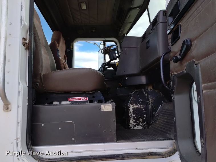 image for item DQ5978 1999 International 5000 ready mix truck