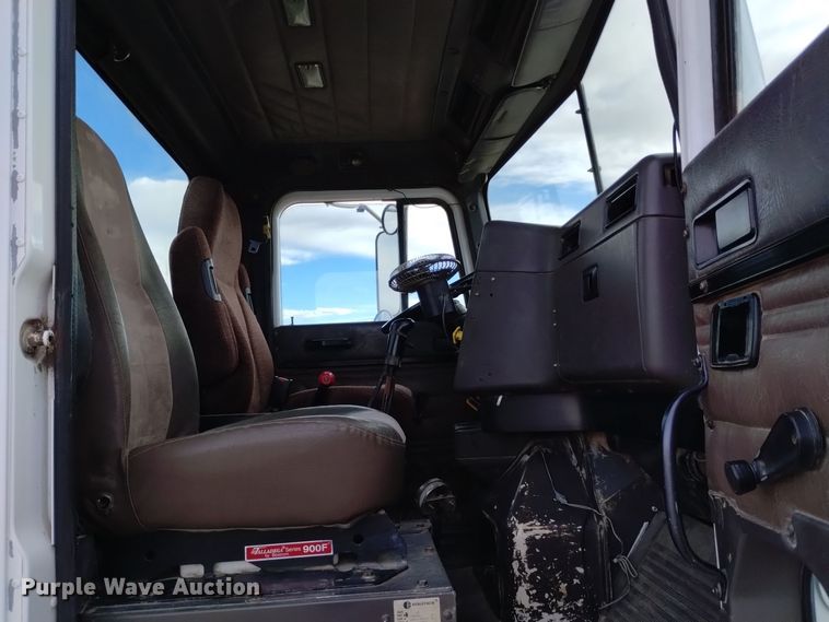 image for item DQ5978 1999 International 5000 ready mix truck