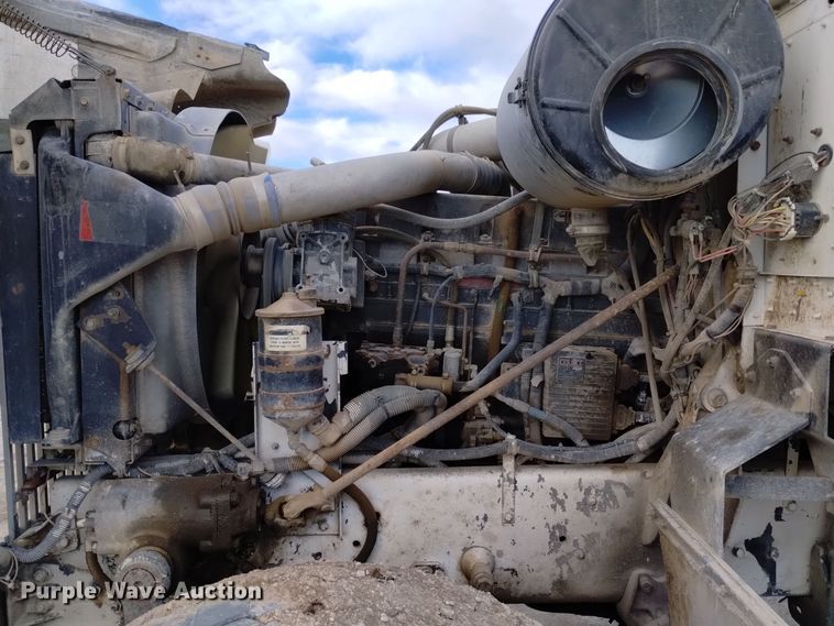 image for item DQ5978 1999 International 5000 ready mix truck