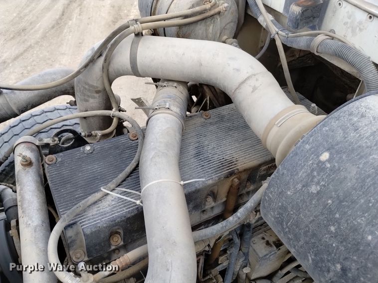 image for item DQ5978 1999 International 5000 ready mix truck