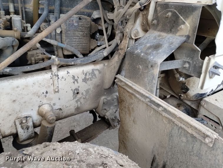 image for item DQ5978 1999 International 5000 ready mix truck