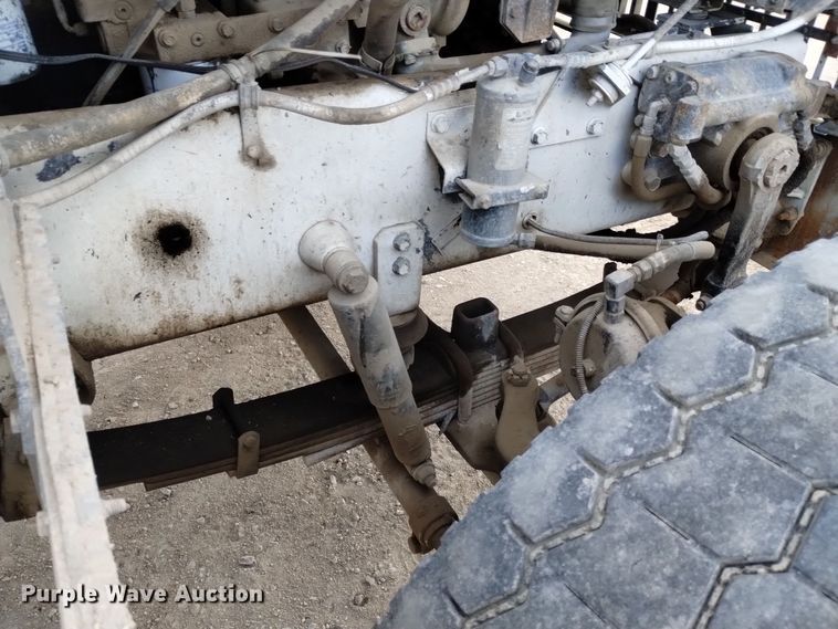 image for item DQ5978 1999 International 5000 ready mix truck