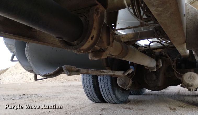 image for item DQ5978 1999 International 5000 ready mix truck