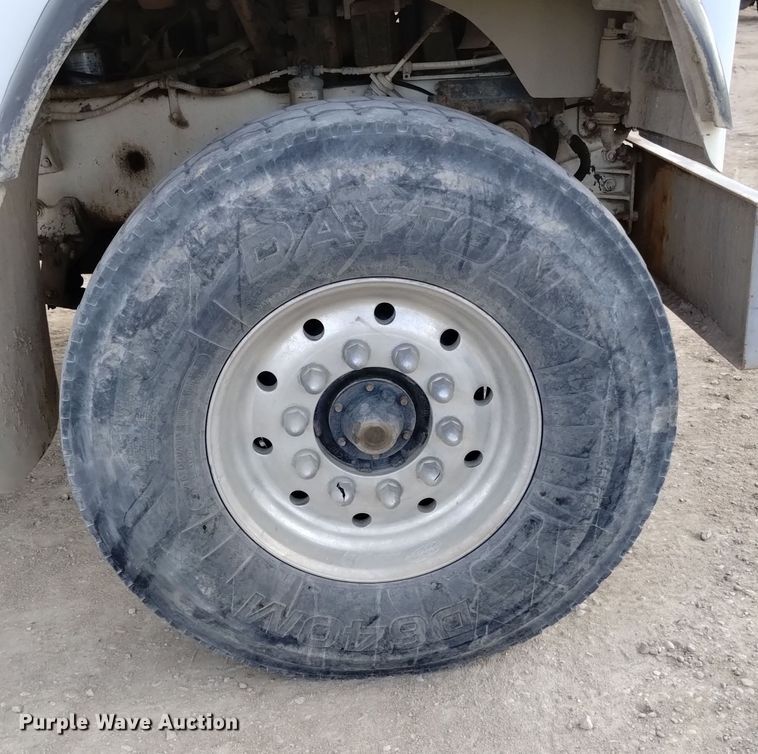 image for item DQ5978 1999 International 5000 ready mix truck