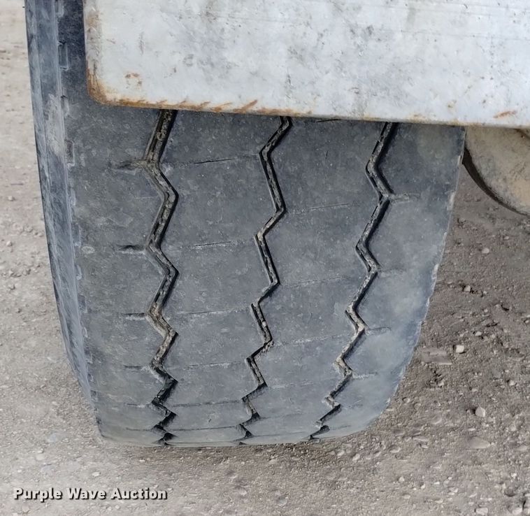 image for item DQ5978 1999 International 5000 ready mix truck