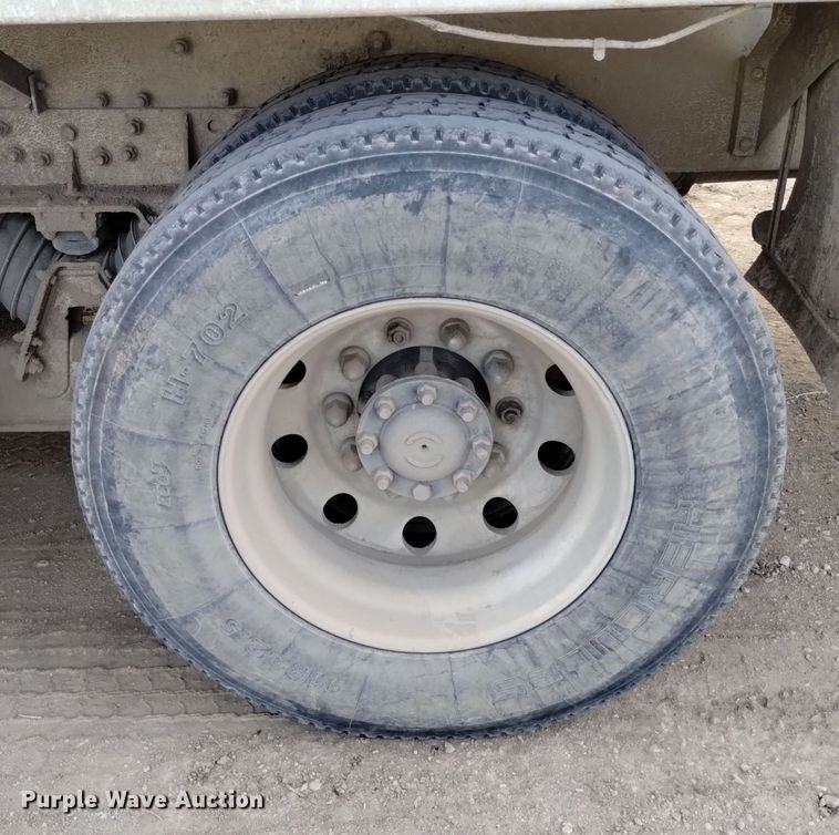 image for item DQ5978 1999 International 5000 ready mix truck