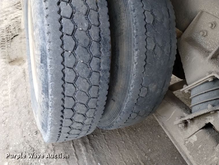 image for item DQ5978 1999 International 5000 ready mix truck