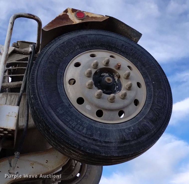 image for item DQ5978 1999 International 5000 ready mix truck