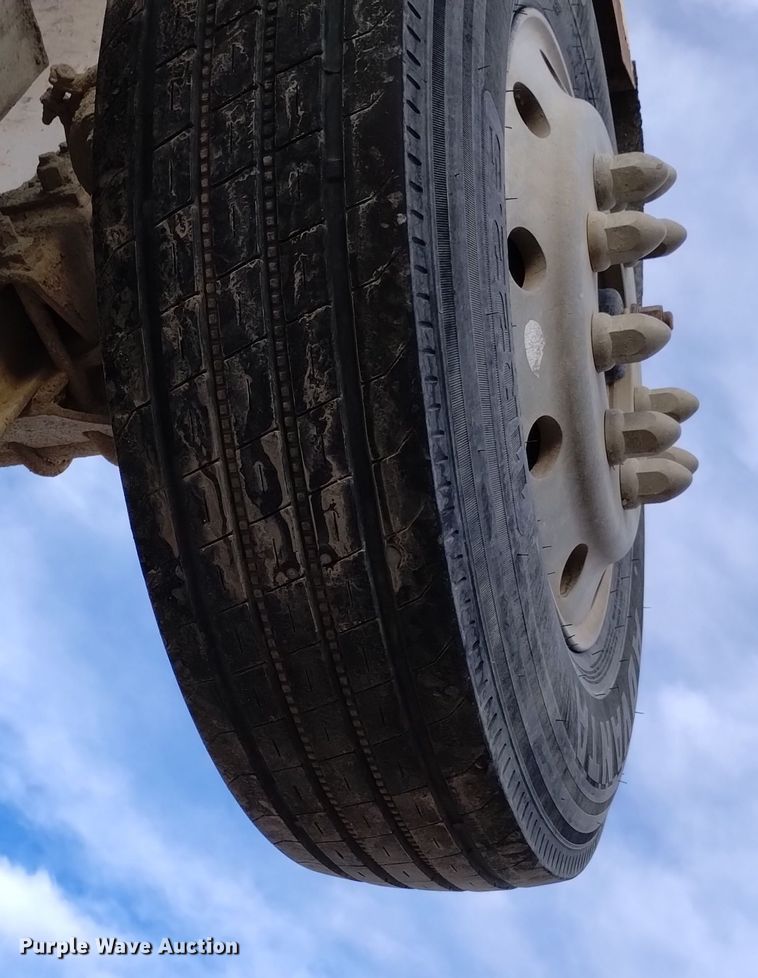 image for item DQ5978 1999 International 5000 ready mix truck