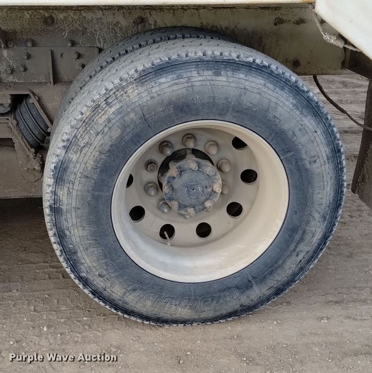 image for item DQ5978 1999 International 5000 ready mix truck