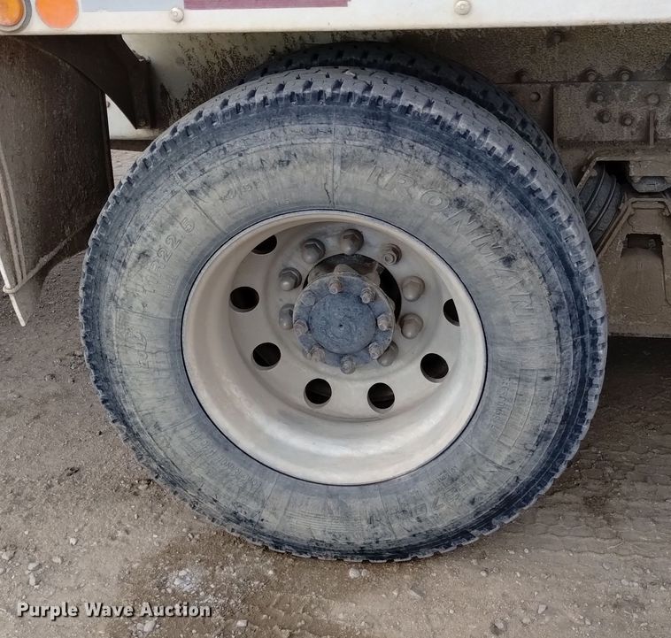 image for item DQ5978 1999 International 5000 ready mix truck