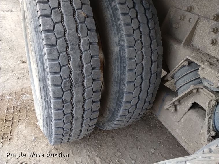 image for item DQ5978 1999 International 5000 ready mix truck