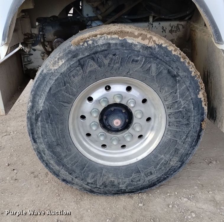 image for item DQ5978 1999 International 5000 ready mix truck