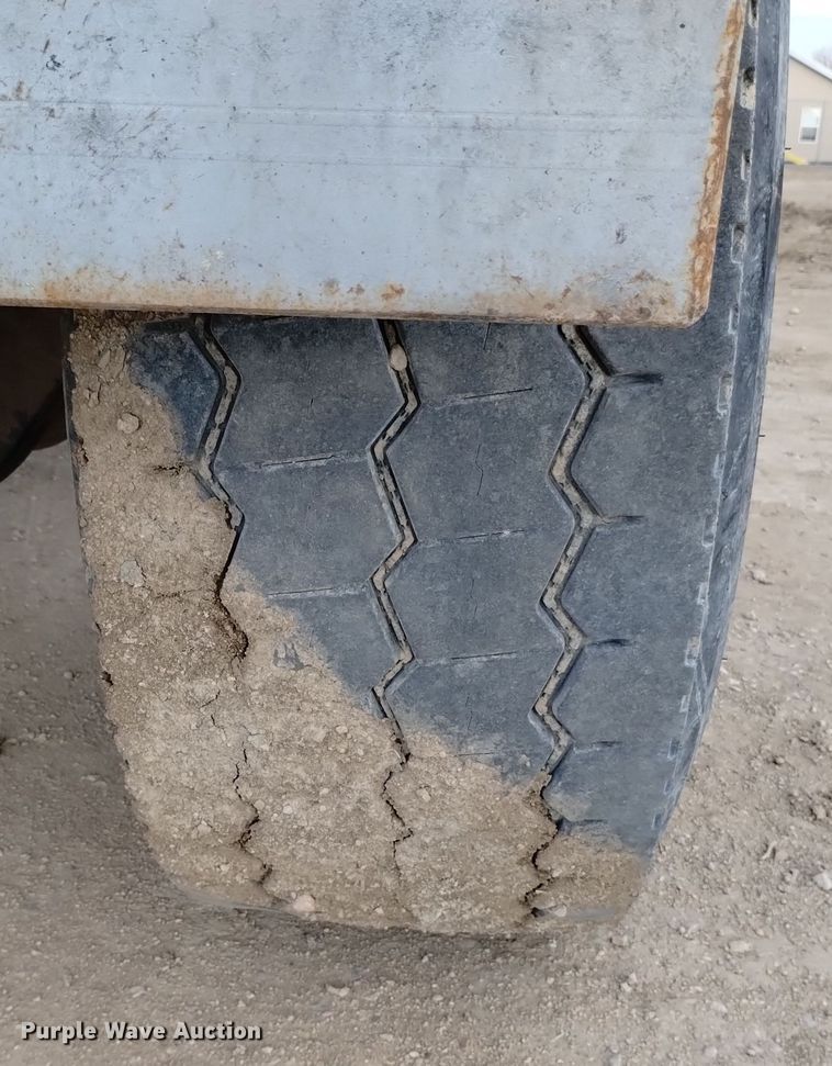 image for item DQ5978 1999 International 5000 ready mix truck