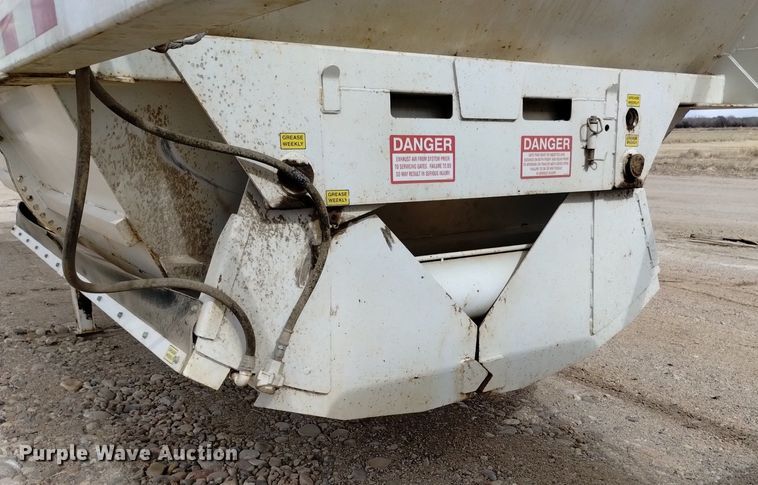 image for item DQ5979 2015 Dakota  bottom dump trailer