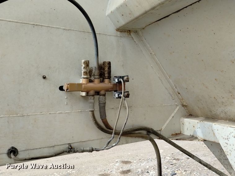 image for item DQ5979 2015 Dakota  bottom dump trailer