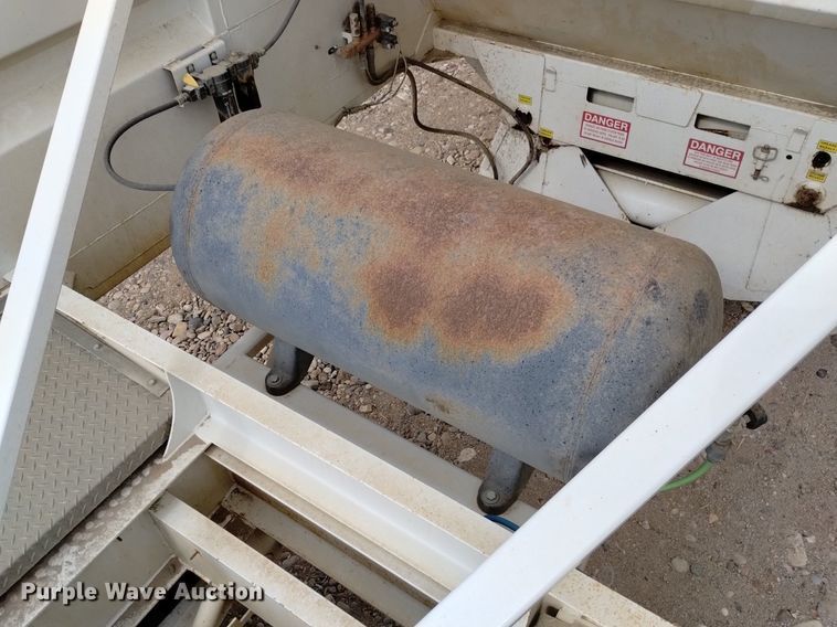 image for item DQ5979 2015 Dakota  bottom dump trailer