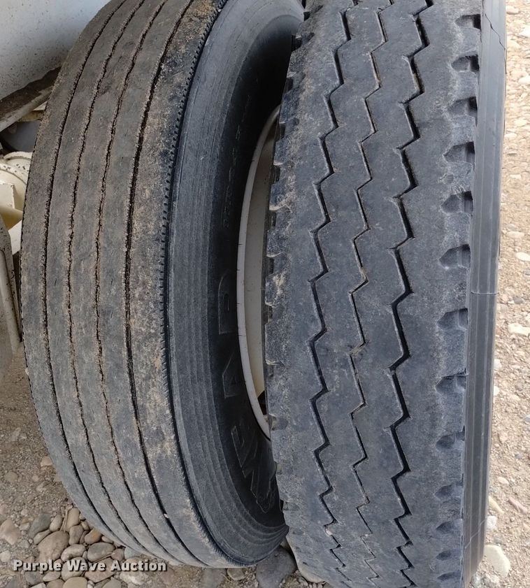 image for item DQ5979 2015 Dakota  bottom dump trailer