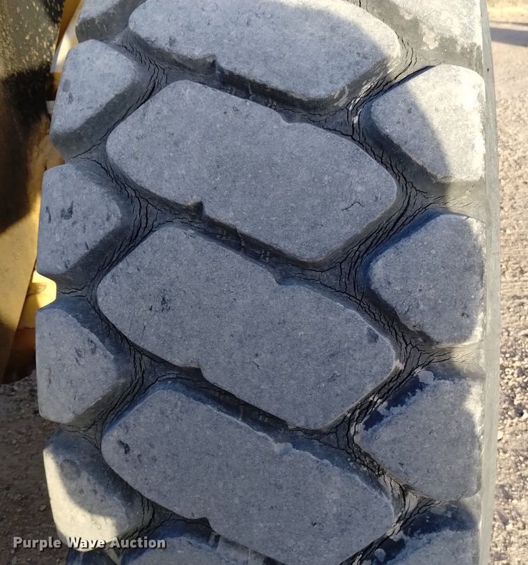 image for item DQ5981 1999 Caterpillar IT28G integrated tool carrier