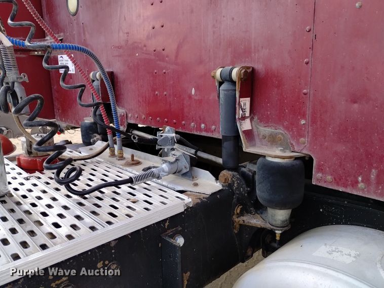 image for item DQ5984 1997 Peterbilt 379 semi truck