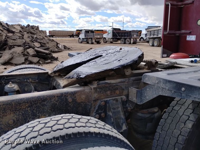 image for item DQ5984 1997 Peterbilt 379 semi truck