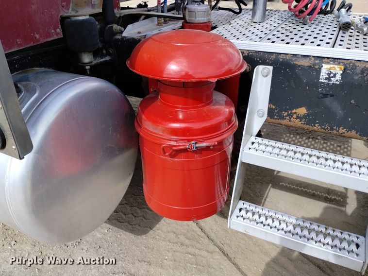 image for item DQ5984 1997 Peterbilt 379 semi truck