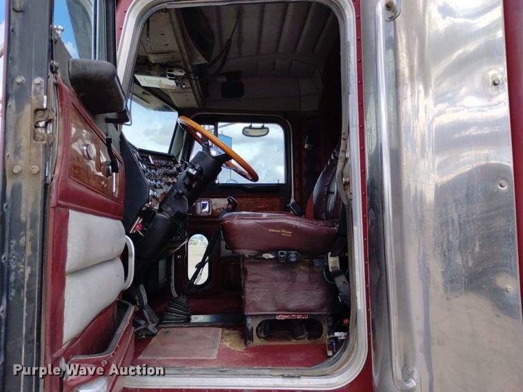 image for item DQ5984 1997 Peterbilt 379 semi truck