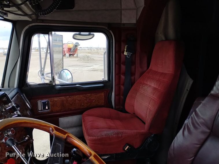 image for item DQ5984 1997 Peterbilt 379 semi truck