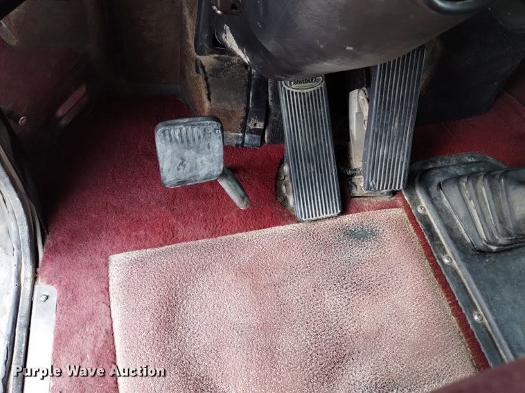 image for item DQ5984 1997 Peterbilt 379 semi truck