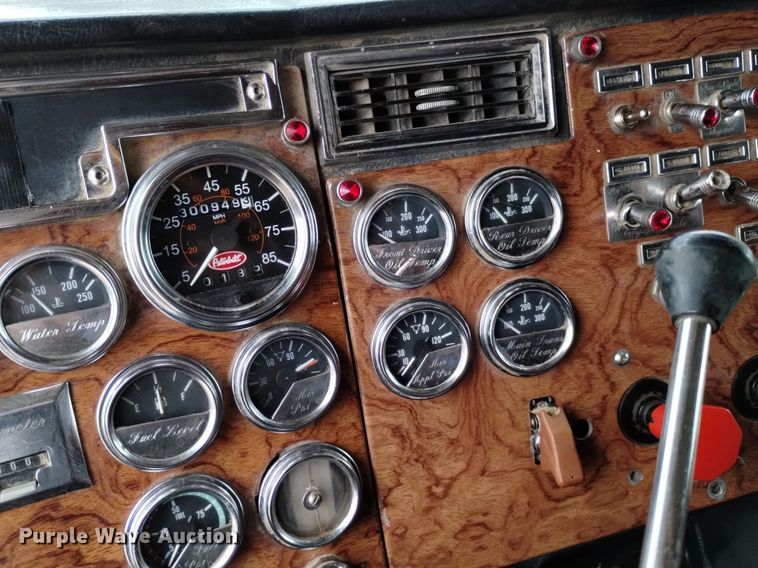 image for item DQ5984 1997 Peterbilt 379 semi truck