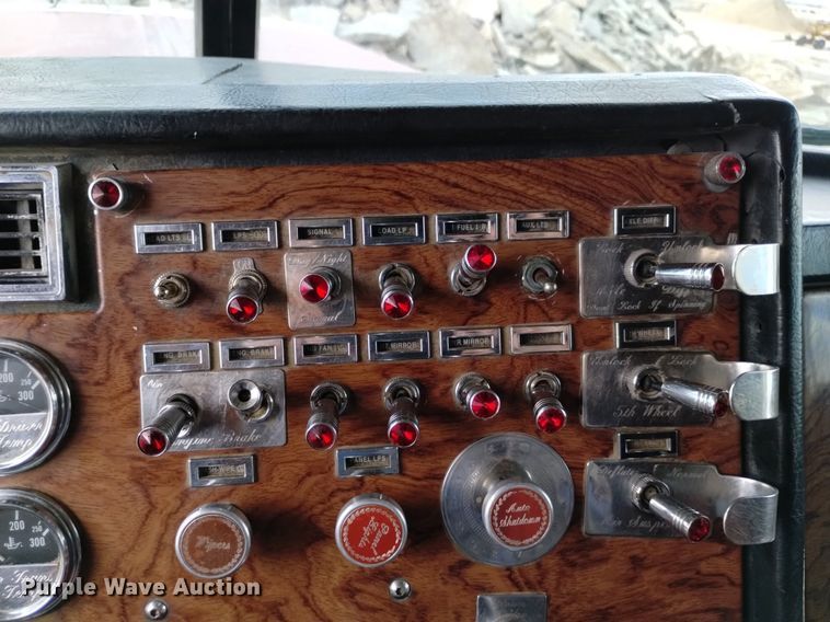 image for item DQ5984 1997 Peterbilt 379 semi truck