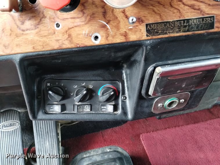 image for item DQ5984 1997 Peterbilt 379 semi truck