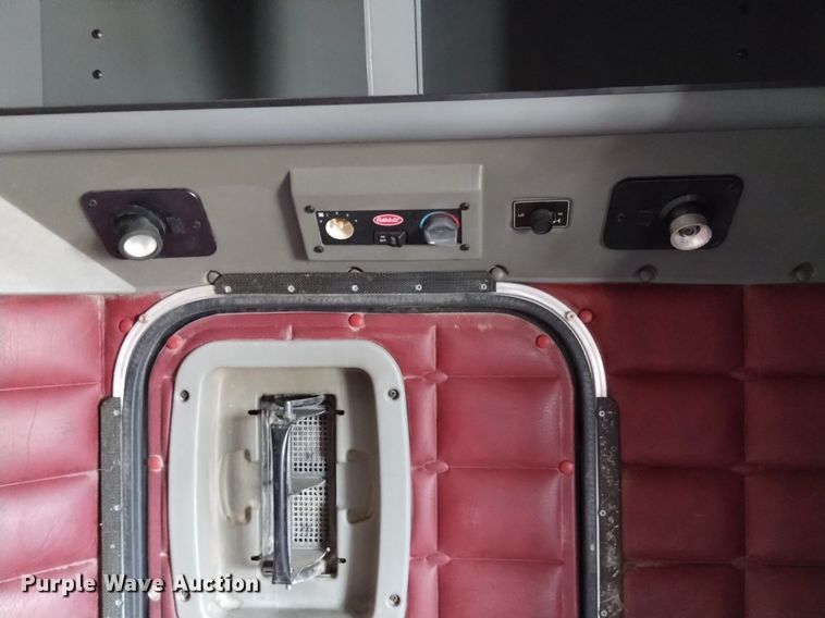 image for item DQ5984 1997 Peterbilt 379 semi truck