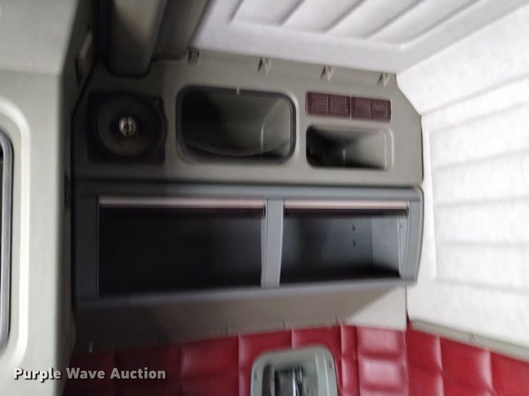 image for item DQ5984 1997 Peterbilt 379 semi truck