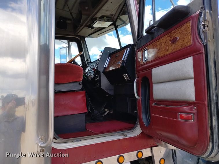 image for item DQ5984 1997 Peterbilt 379 semi truck