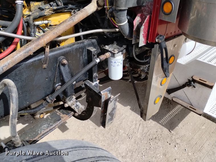 image for item DQ5984 1997 Peterbilt 379 semi truck