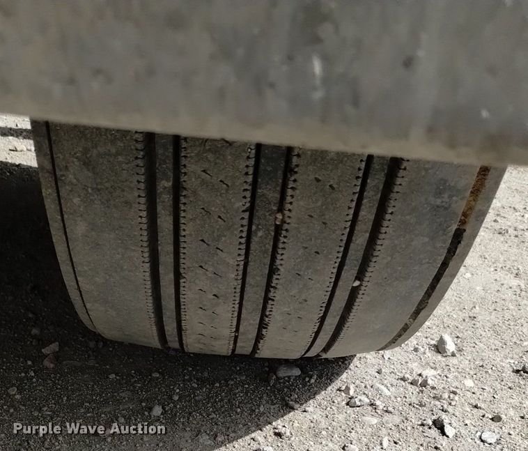 image for item DQ5984 1997 Peterbilt 379 semi truck