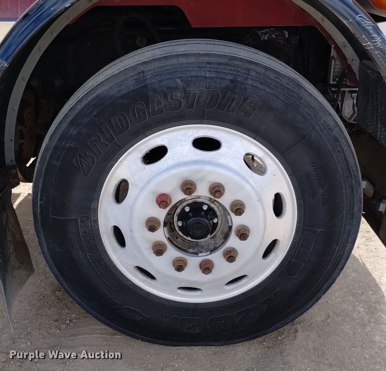 image for item DQ5984 1997 Peterbilt 379 semi truck