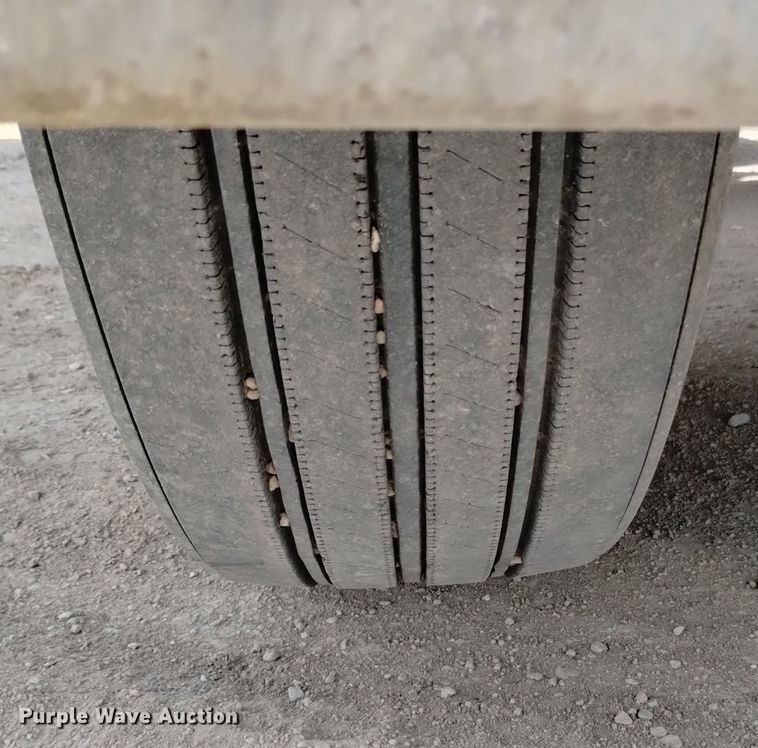 image for item DQ5984 1997 Peterbilt 379 semi truck