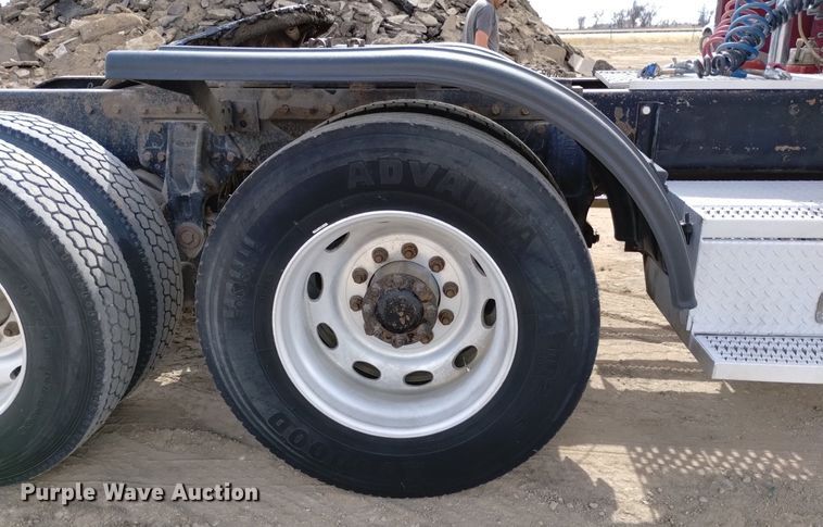 image for item DQ5984 1997 Peterbilt 379 semi truck