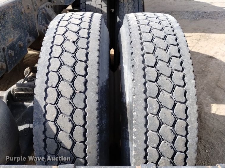 image for item DQ5984 1997 Peterbilt 379 semi truck