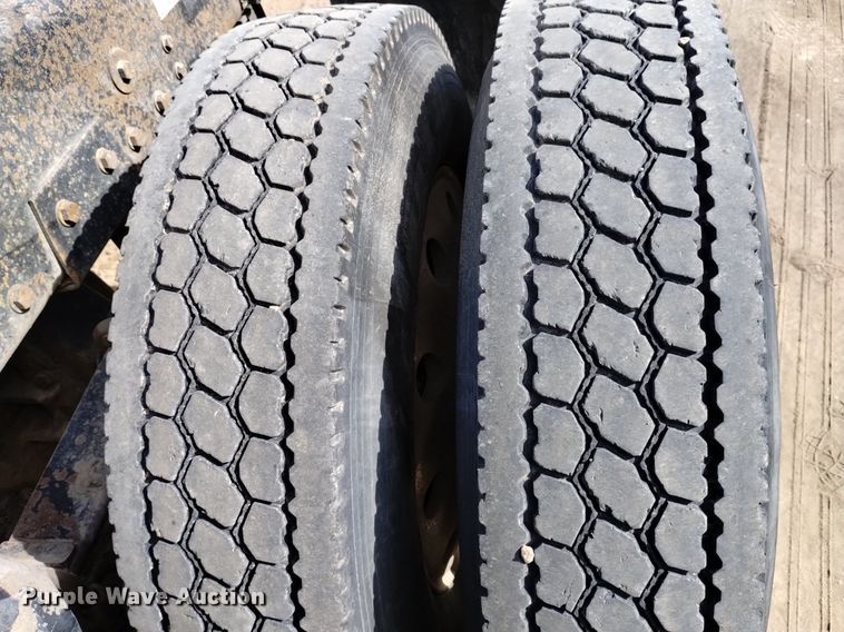 image for item DQ5984 1997 Peterbilt 379 semi truck