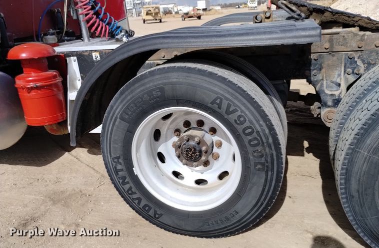 image for item DQ5984 1997 Peterbilt 379 semi truck