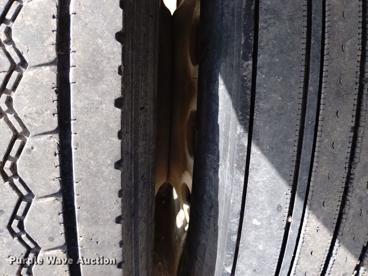 image for item DQ5984 1997 Peterbilt 379 semi truck