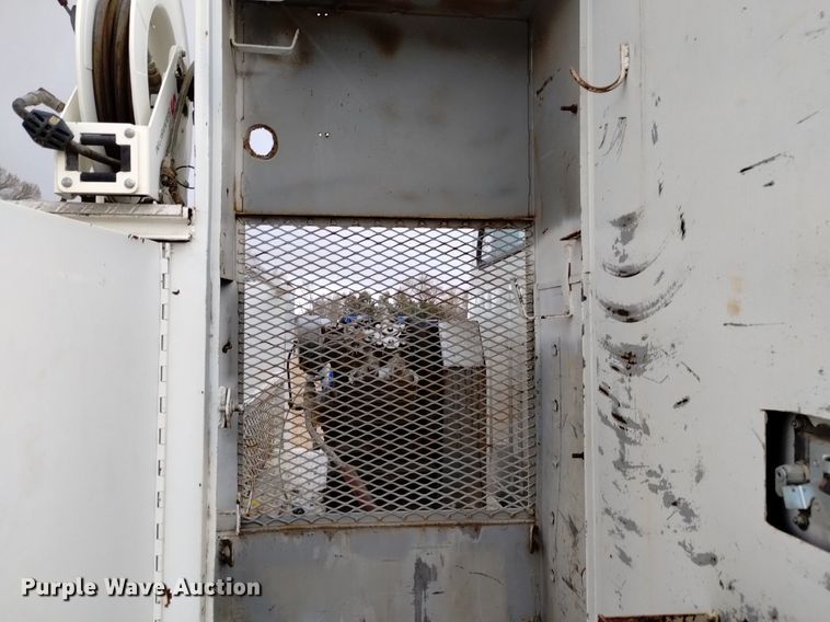 image for item DQ5985 1997 International 4700 utility / service truck