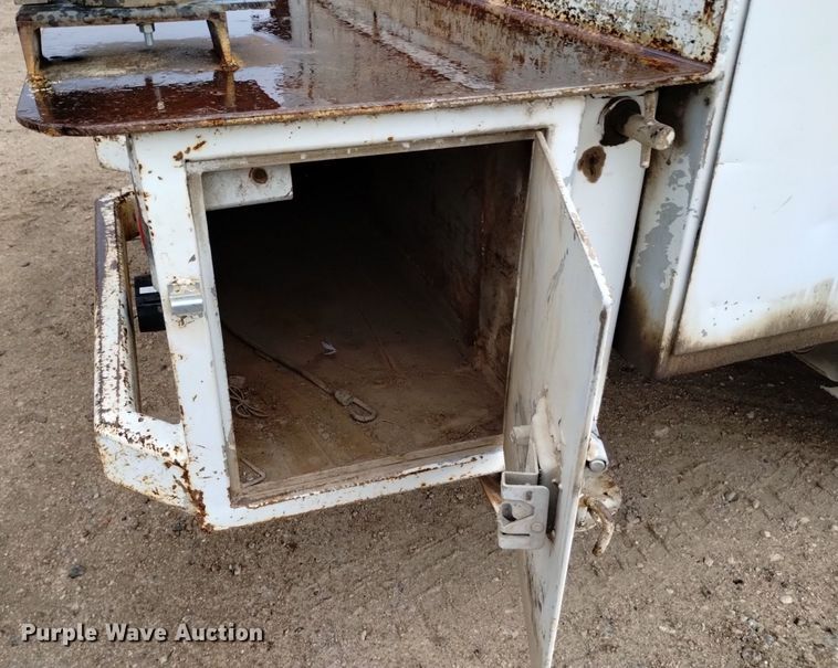 image for item DQ5985 1997 International 4700 utility / service truck