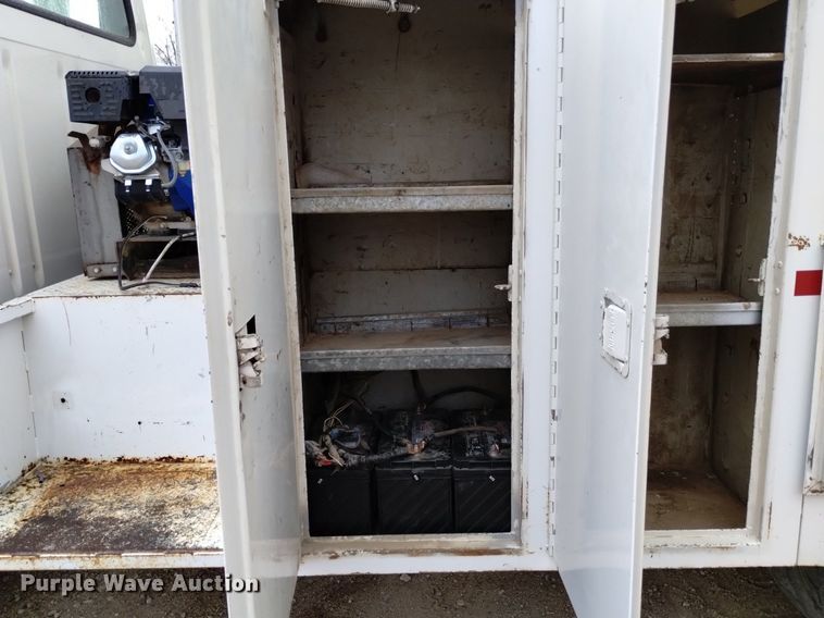 image for item DQ5985 1997 International 4700 utility / service truck