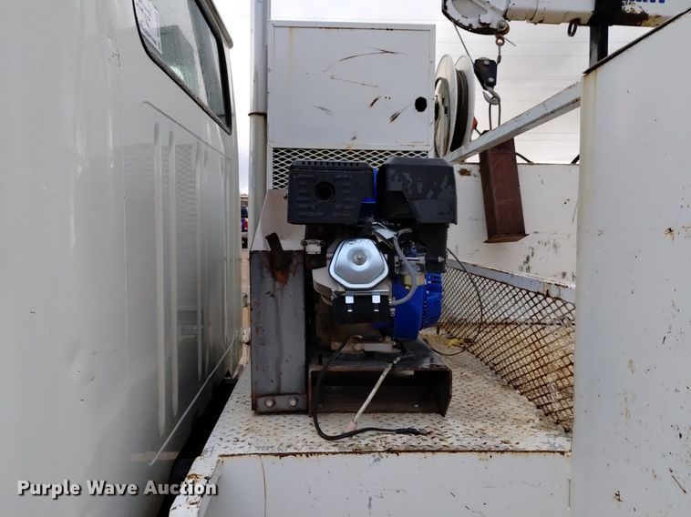 image for item DQ5985 1997 International 4700 utility / service truck