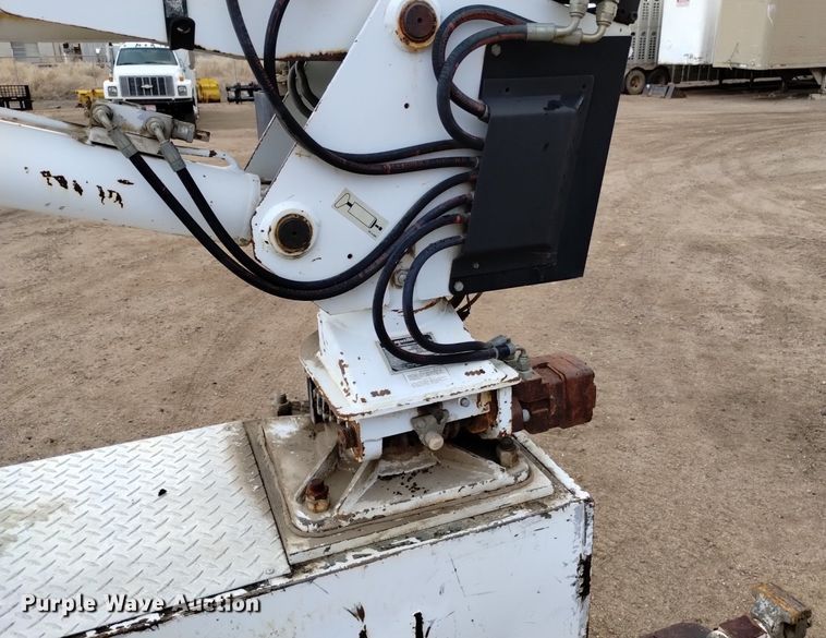 image for item DQ5985 1997 International 4700 utility / service truck