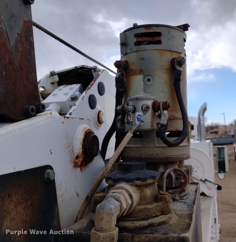 image for item DQ5985 1997 International 4700 utility / service truck